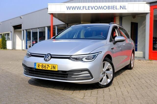 Grijs, metallic lak Gebruikt 2022 VW Golf VIII Style Stationwagen | € 18.450 (Goede deal) - Afbeelding 1/4