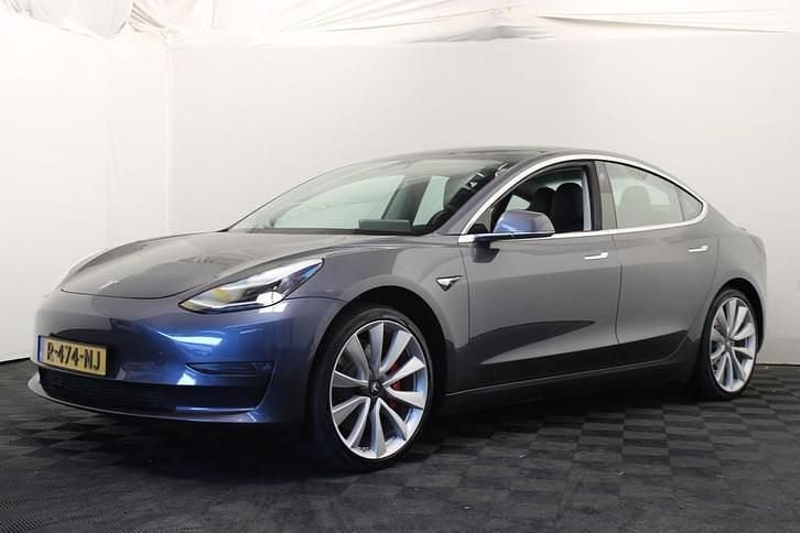 Grijs Occasion 2019 Tesla Model 3 Performance Sedan | € 19.750 (Goede deal) - Afbeelding 1/4