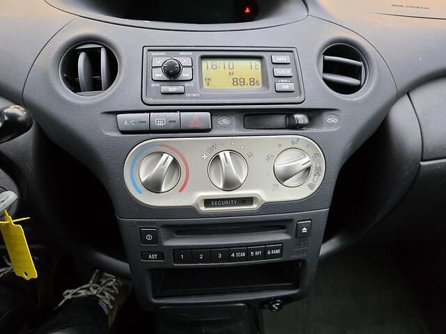 Occasion Toyota Yaris Luna 87 PK (63 kW) 2003 Blauw Hatchback