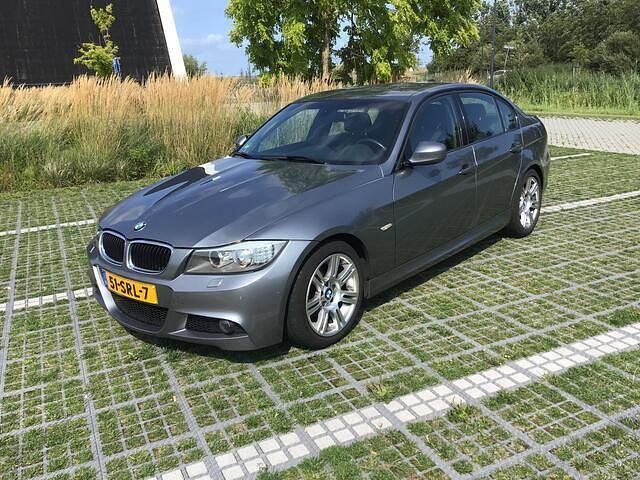 Grijs Gebruikt 2011 BMW 318 M Sport Sedan | € 5.750 (Super prijs) - Afbeelding 1/4
