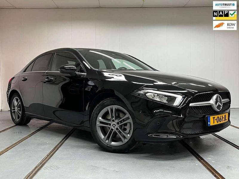 Zwart Gebruikt 2020 Mercedes A250 Sedan | € 27.450 (Eerlijke prijs) - Afbeelding 1/4