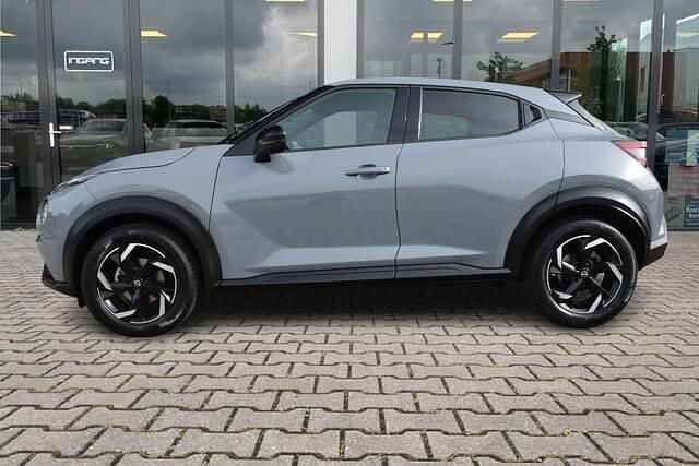 Grijs Gebruikt 2024 Nissan Juke N-Connecta SUV | € 22.900 (Eerlijke prijs) - Afbeelding 1/4