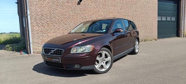 Paars Gebruikt 2004 Volvo V50 Stationwagen | € 3.750 (Eerlijke prijs) - Afbeelding 1/4