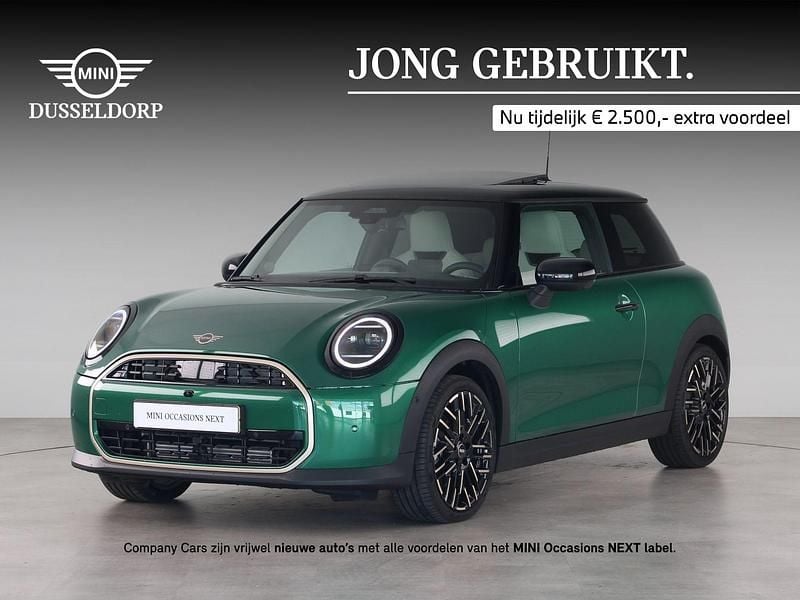Occasion Mini Cooper Favoured 114 kW (156 PK) 2025 Groen Hatchback