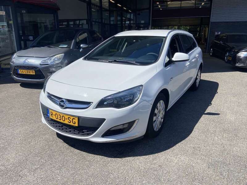 Wit Gebruikt 2013 Opel Astra Cosmo Stationwagen | € 3.990 (Super prijs) - Afbeelding 1/4