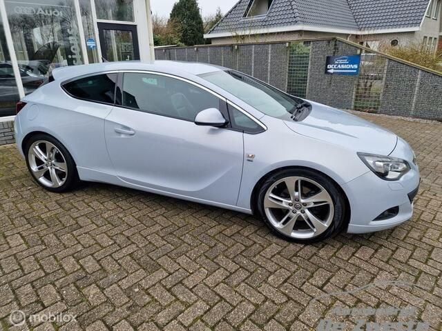 Grijs Gebruikt 2013 Opel Astra GTC Design Edition Hatchback | € 8.850 (Eerlijke prijs) - Afbeelding 1/4