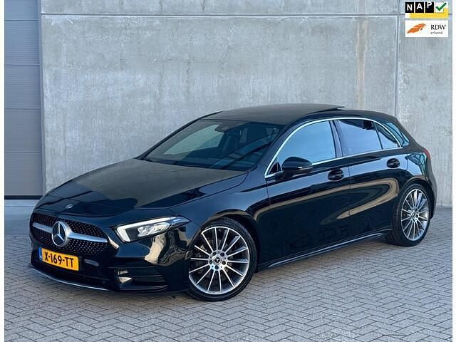 Zwart Gebruikt 2018 Mercedes A200 Premium Hatchback | € 21.440 (Eerlijke prijs) - Afbeelding 1/4