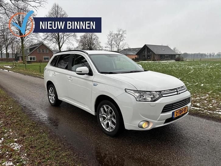 Wit Occasion 2013 Mitsubishi Outlander SUV | € 8.945 (Goede deal) - Afbeelding 1/4