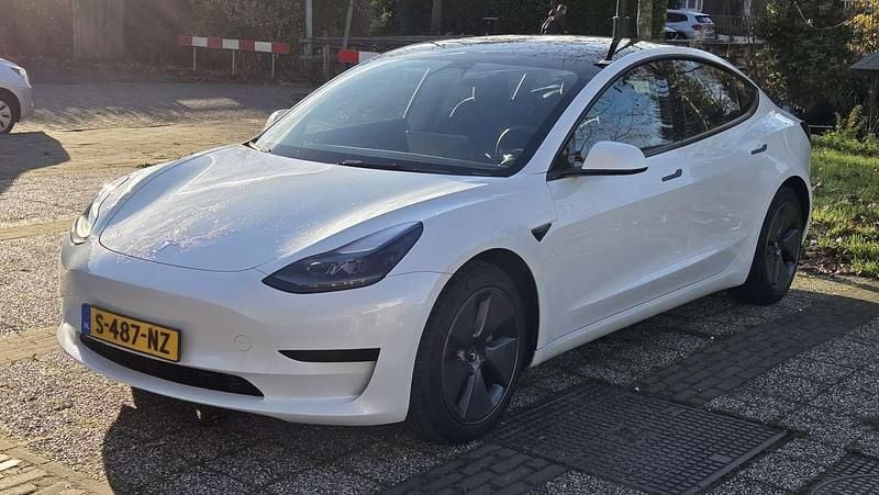 Wit Gebruikt 2023 Tesla Model 3 RWD Sedan | € 29.950 (Eerlijke prijs) - Afbeelding 1/4
