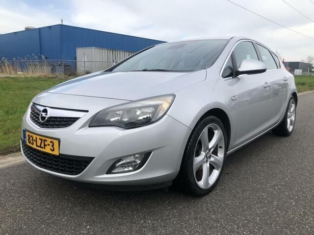 Grijs Gebruikt 2010 Opel Astra Sport Hatchback | € 3.950 (Eerlijke prijs) - Afbeelding 1/4
