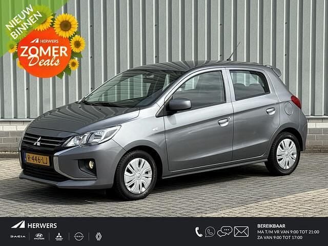 Grijs Gebruikt 2022 Mitsubishi Space Star Hatchback | € 10.935 (Eerlijke prijs) - Afbeelding 1/4