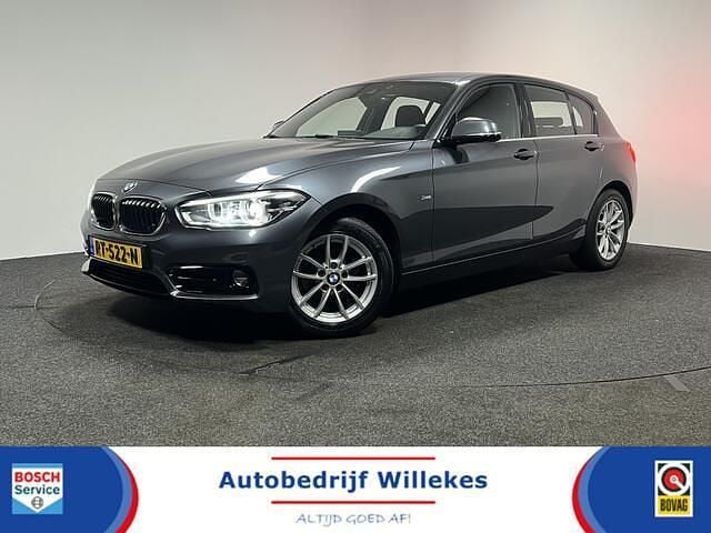 Grijs Gebruikt 2018 BMW 118 Executive Hatchback | € 14.950 (Eerlijke prijs) - Afbeelding 1/4
