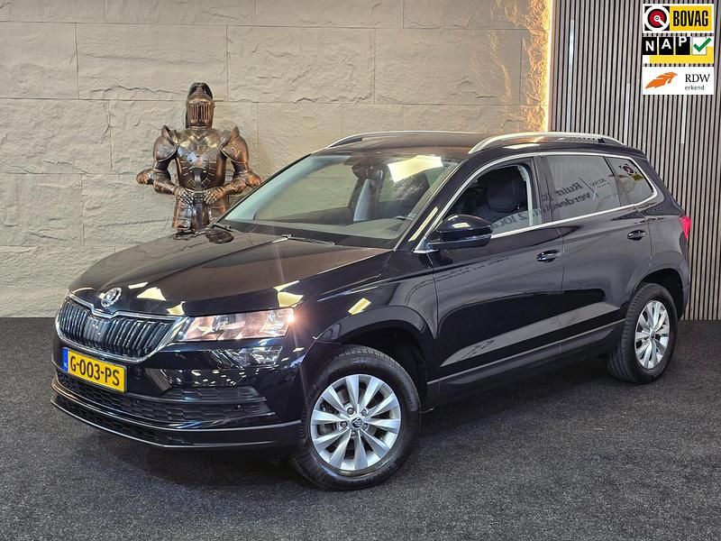 Zwart Gebruikt 2019 Skoda Karoq Ambition SUV | € 17.999 (Eerlijke prijs) - Afbeelding 1/4