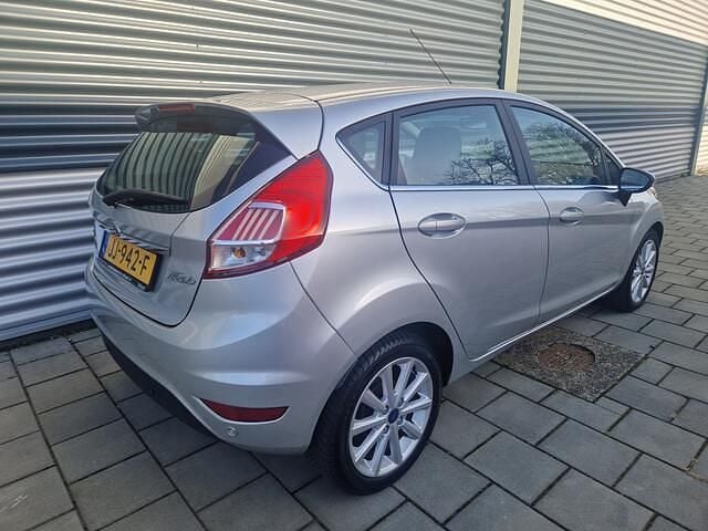 Occasion Ford Fiesta Titanium 101 PK (74 kW) 2016 Grijs (metallic) Hatchback