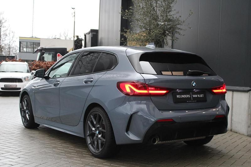 Occasion BMW 118 Executive 136 PK (100 kW) 2022 Grijs Hatchback