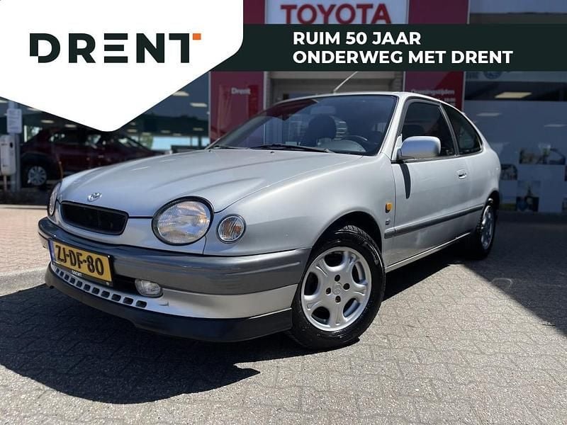 Grijs Gebruikt 1999 Toyota Corolla Hatchback | € 4.900 (Eerlijke prijs) - Afbeelding 1/4