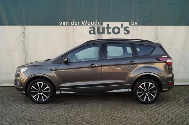 Grijs, metallic lak Occasion 2018 Ford Kuga ST-Line SUV | € 11.900 (Eerlijke prijs) - Afbeelding 1/4