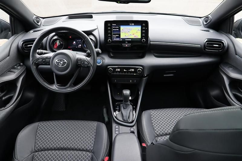 Occasion Toyota Yaris Hybrid Executive 116 PK (85 kW) 2021 Grijs Hatchback