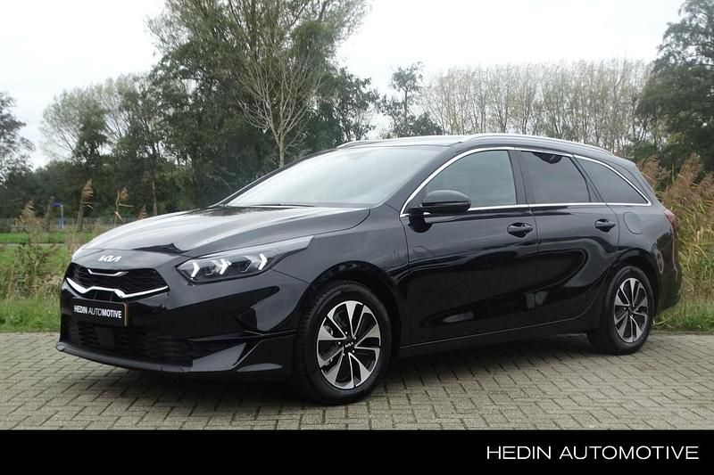 , metallic lak Nieuw 2025 Kia Ceed Sportswagon Stationwagen | € 30.295 (Eerlijke prijs) - Afbeelding 1/4
