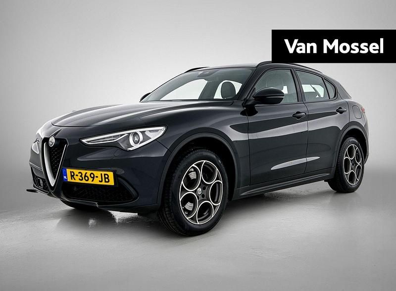 Zwart Gebruikt 2017 Alfa Romeo Stelvio Super SUV | € 29.900 (Eerlijke prijs) - Afbeelding 1/4