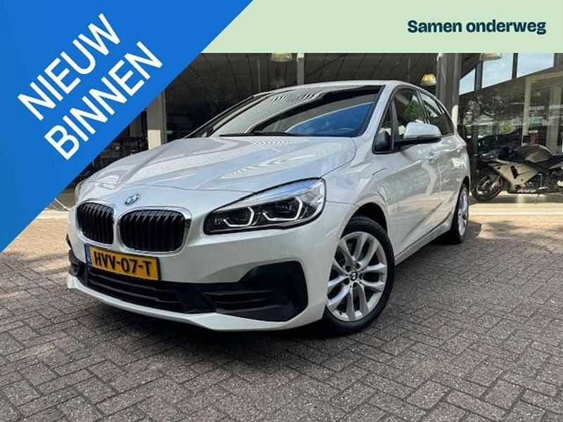 Wit Gebruikt 2021 BMW 225 Active Tourer iPerformance MPV | € 22.495 (Goede deal) - Afbeelding 1/3