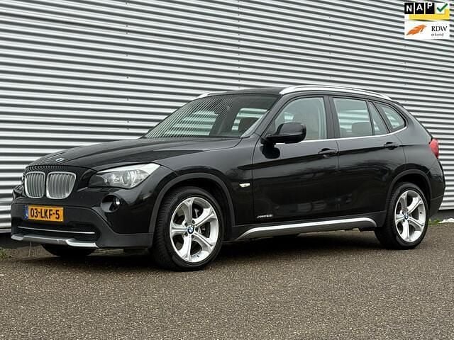 Zwart Gebruikt 2010 BMW X1 Executive SUV | € 8.940 (Goede deal) - Afbeelding 1/4