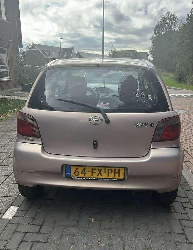 Paars Gebruikt 2000 Toyota Yaris Terra Hatchback | € 1.000 (Eerlijke prijs) - Afbeelding 1/4