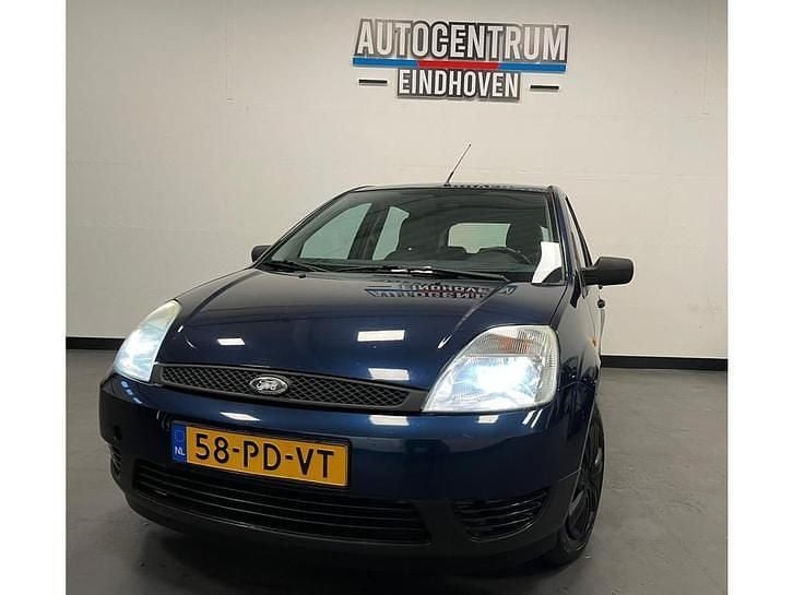 Blauw Gebruikt 2004 Ford Fiesta Ambiente Hatchback | € 1.750 (Eerlijke prijs) - Afbeelding 1/4