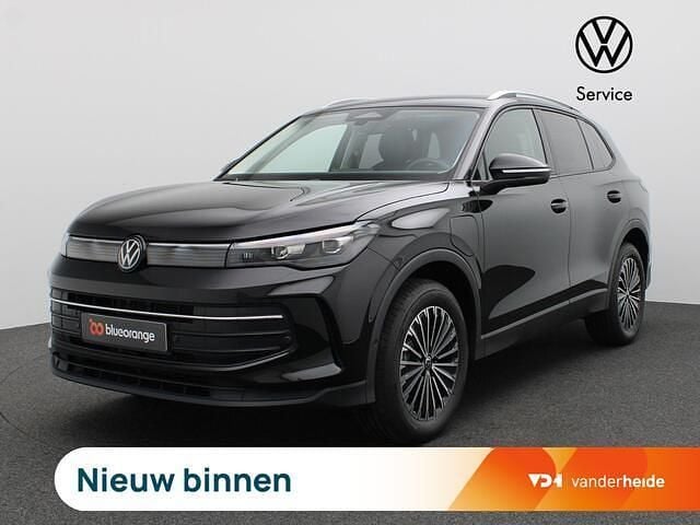 Zwart Nieuw 2025 VW Tiguan Edition SUV | € 46.750 (Super prijs) - Afbeelding 1/3