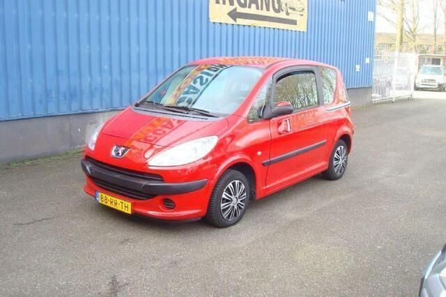Rood Gebruikt 2005 Peugeot 1007 Hatchback | € 1.200 (Goede deal) - Afbeelding 1/4