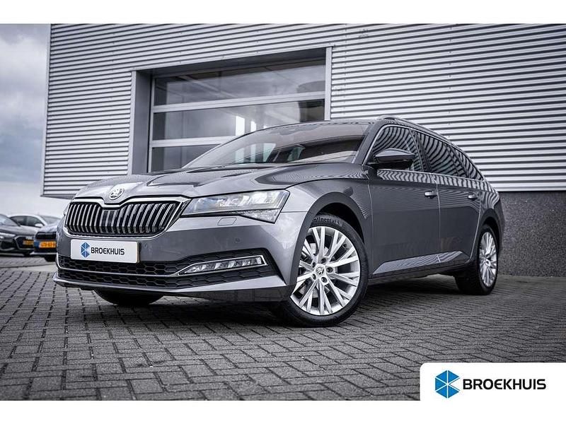 Grijs Gebruikt 2024 Skoda Superb Business Line Stationwagen | € 35.895 (Duur) - Afbeelding 1/4