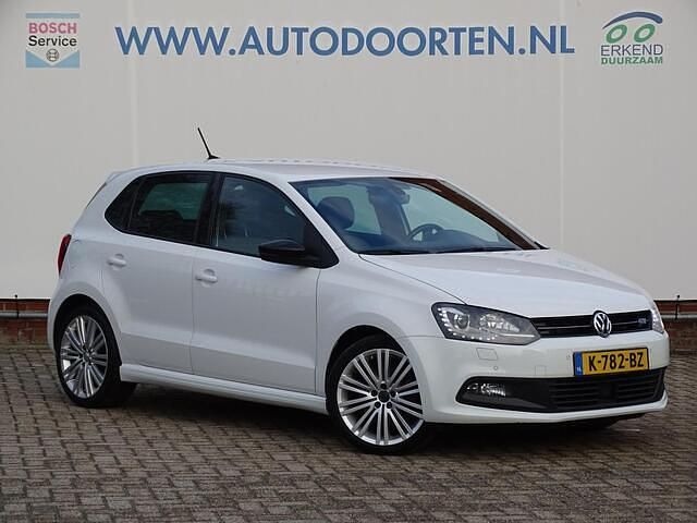 Wit Occasion 2015 VW Polo BlueGT Hatchback | € 10.950 (Goede deal) - Afbeelding 1/4