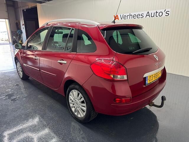 Occasion Renault Clio GrandTour Collection 103 PK (75 kW) 2011 Rood Stationwagen