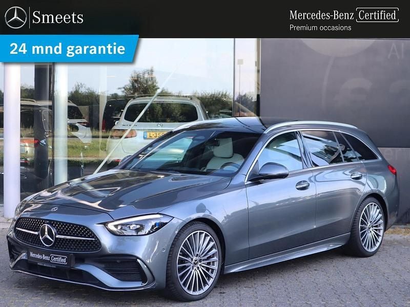 Grijs, metallic lak Gebruikt 2023 Mercedes C200 AMG line Stationwagen | € 45.888 (Eerlijke prijs) - Afbeelding 1/4