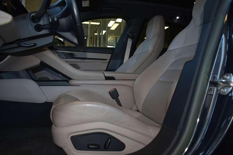 Occasion Porsche Taycan Cross Turismo 319 kW (435 PK) 2022 Zwart SUV