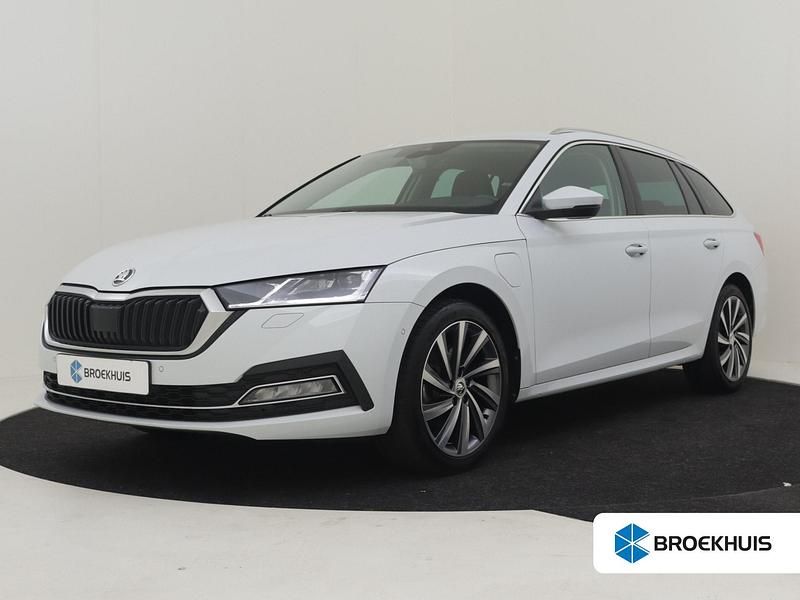 Wit Gebruikt 2022 Skoda Octavia Style Stationwagen | € 25.900 (Eerlijke prijs) - Afbeelding 1/4