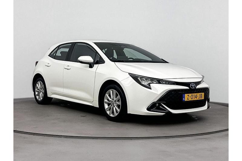 Wit Gebruikt 2024 Toyota Corolla Hybrid Active Hatchback | € 26.499 (Goede deal) - Afbeelding 1/1