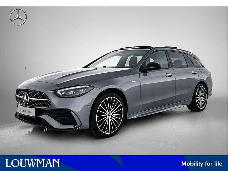 Grijs, metallic lak Nieuw 2025 Mercedes C300 Business Stationwagen | € 67.704 (Eerlijke prijs) - Afbeelding 1/4