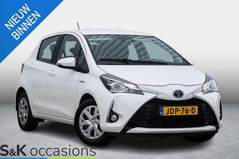 Wit Gebruikt 2020 Toyota Yaris Hybrid Hatchback | € 13.950 (Goede deal) - Afbeelding 1/4