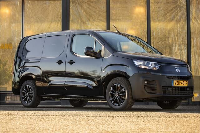 Zwart Gebruikt 2023 Fiat e-Doblò L2 50 kWh MPV | € 25.950 (Eerlijke prijs) - Afbeelding 1/4