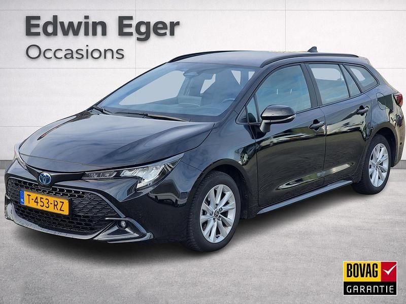 Zwart Occasion 2023 Toyota Corolla Hybrid Active Stationwagen | € 23.945 (Eerlijke prijs) - Afbeelding 1/4