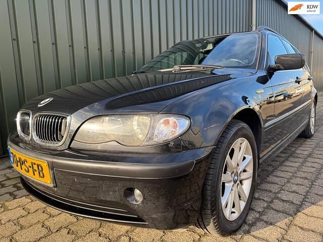 Zwart Gebruikt 2004 BMW 318 Stationwagen | € 2.499 (Eerlijke prijs) - Afbeelding 1/4