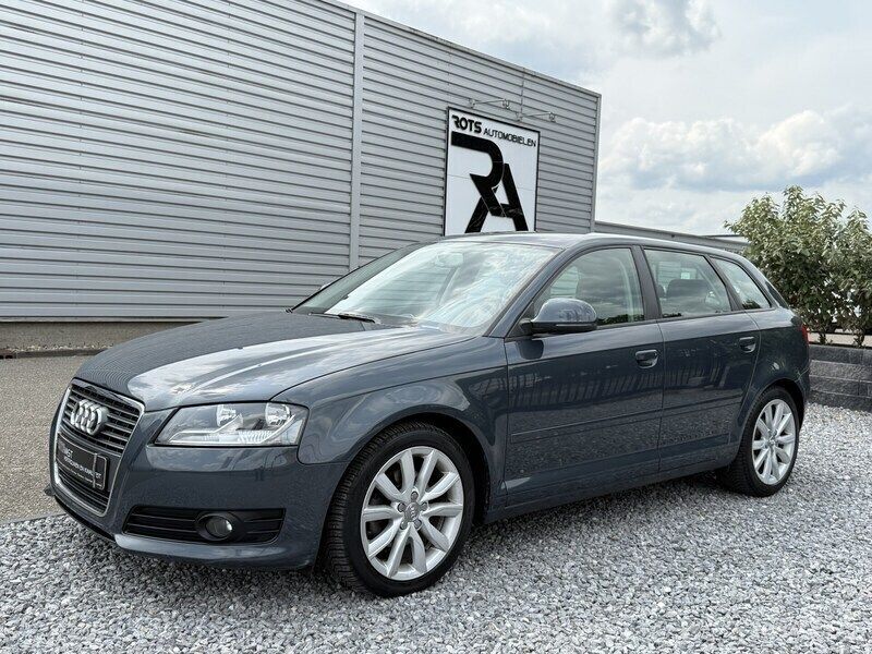 Grijs Gebruikt 2010 Audi A3 Ambition Hatchback | € 7.950 (Eerlijke prijs) - Afbeelding 1/4