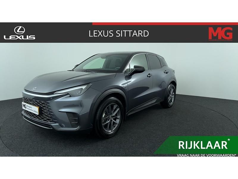 Grijs Occasion 2024 Lexus LBX SUV | € 34.900 (Eerlijke prijs) - Afbeelding 1/4