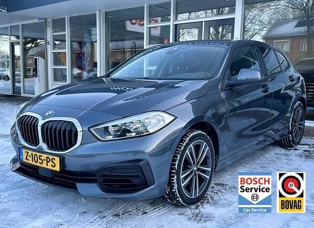Grijs Occasion 2019 BMW 118 Hatchback | € 17.950 (Eerlijke prijs) - Afbeelding 1/4