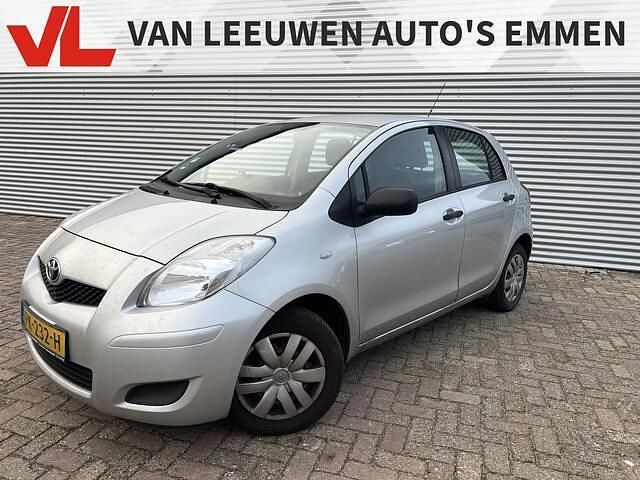 Grijs Gebruikt 2009 Toyota Yaris Hatchback | € 3.448 (Eerlijke prijs) - Afbeelding 1/4