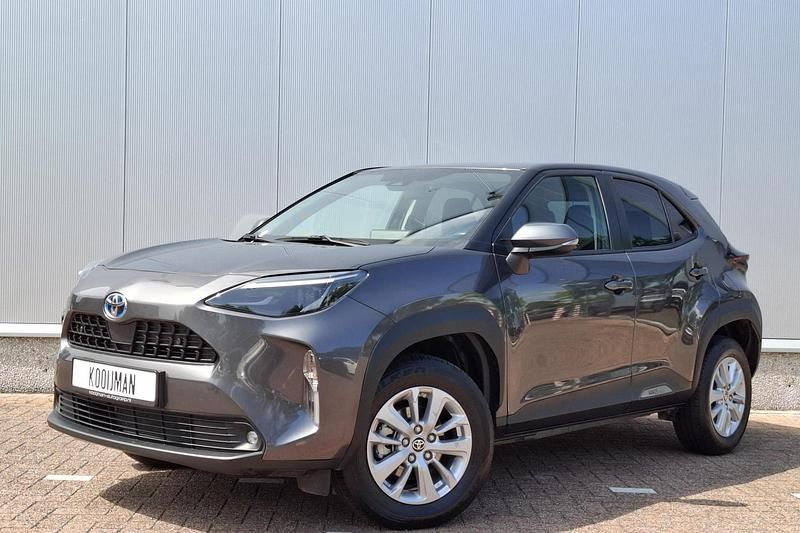 Grijs Gebruikt 2024 Toyota Yaris Cross Edition SUV | € 29.249 (Eerlijke prijs) - Afbeelding 1/1