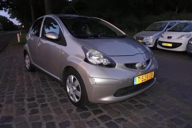 Occasion Toyota Aygo 68 PK (50 kW) 2007 Bruin Hatchback