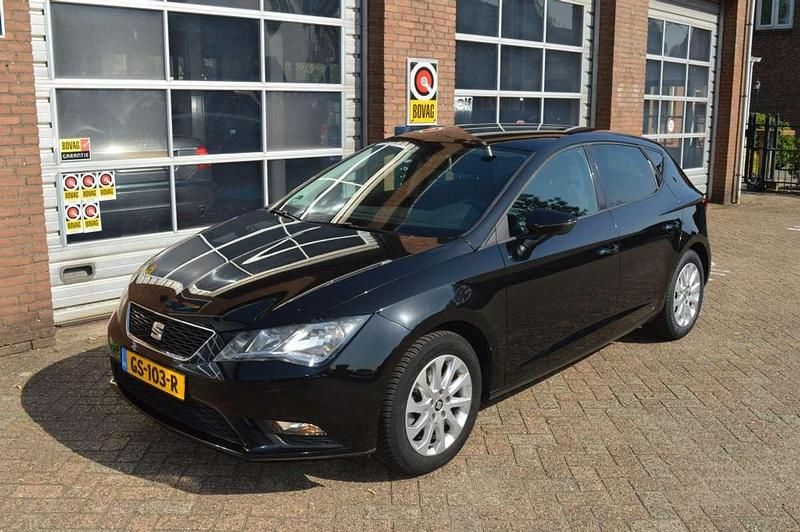 Zwart Gebruikt 2015 Seat Leon ST Style Stationwagen | € 6.900 (Goede deal) - Afbeelding 1/4