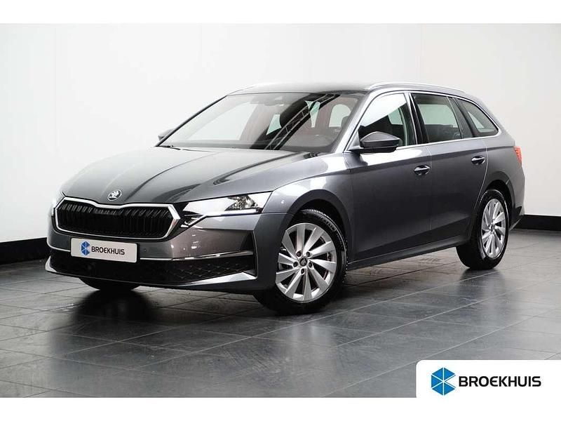 Grijs Gebruikt 2025 Skoda Octavia Selection Stationwagen | € 33.950 - Afbeelding 1/4